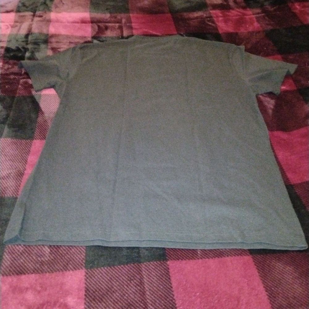 Gildan Black and Red Graphic Tee - Picture 3 of 3